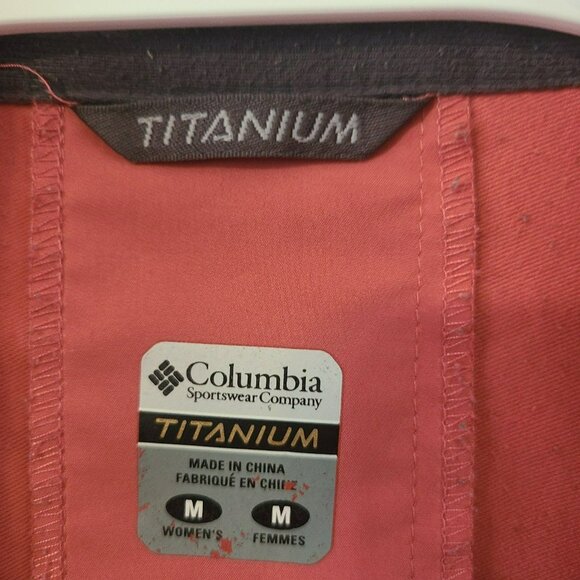 Columbia Light weight jacket pink size M Pre own in good condition - Picture 7 of 8